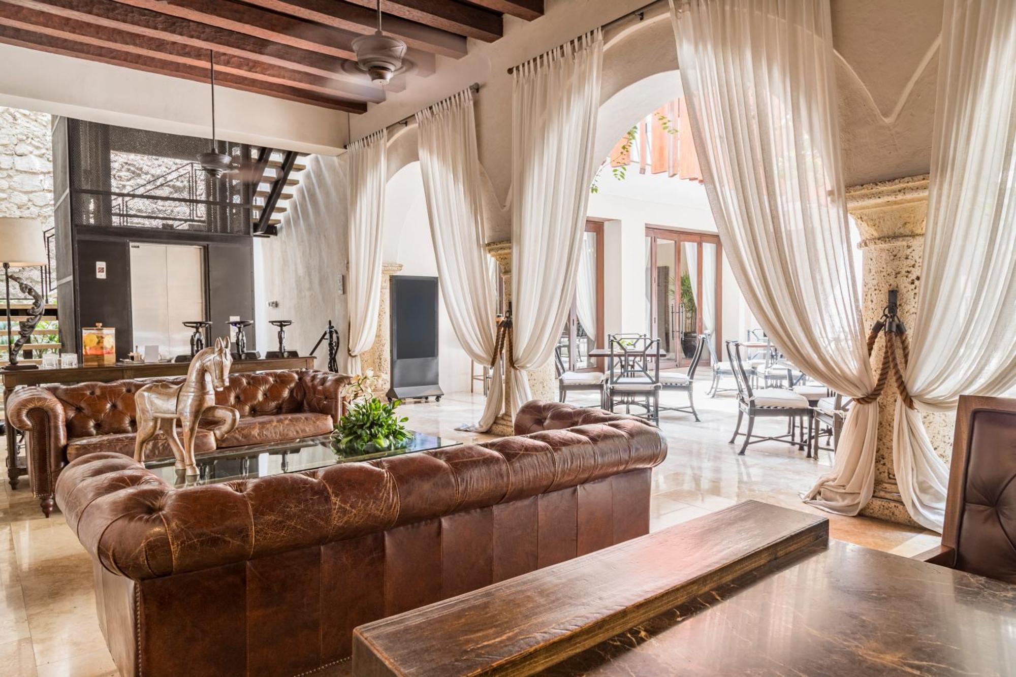Bastion Luxury Hotel — Photos 1